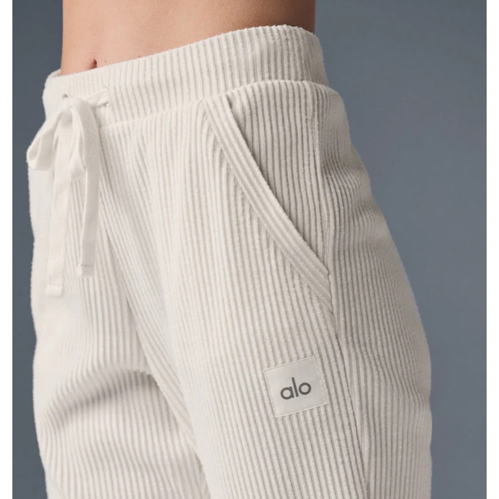 ALO Yoga Cream Ribbed Muse Sweatpants